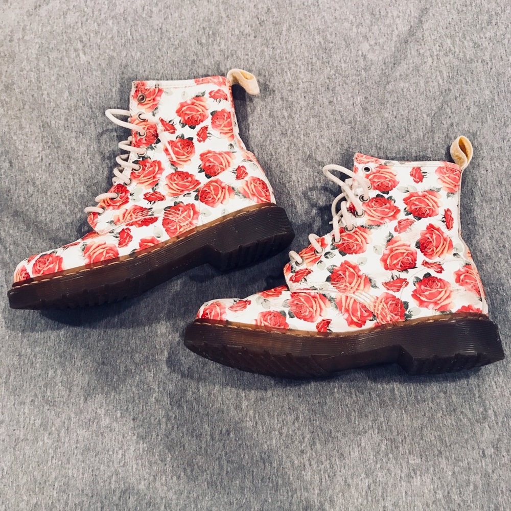 🎉SALE! Discontinued Rose Floral Dr. Martens Boots